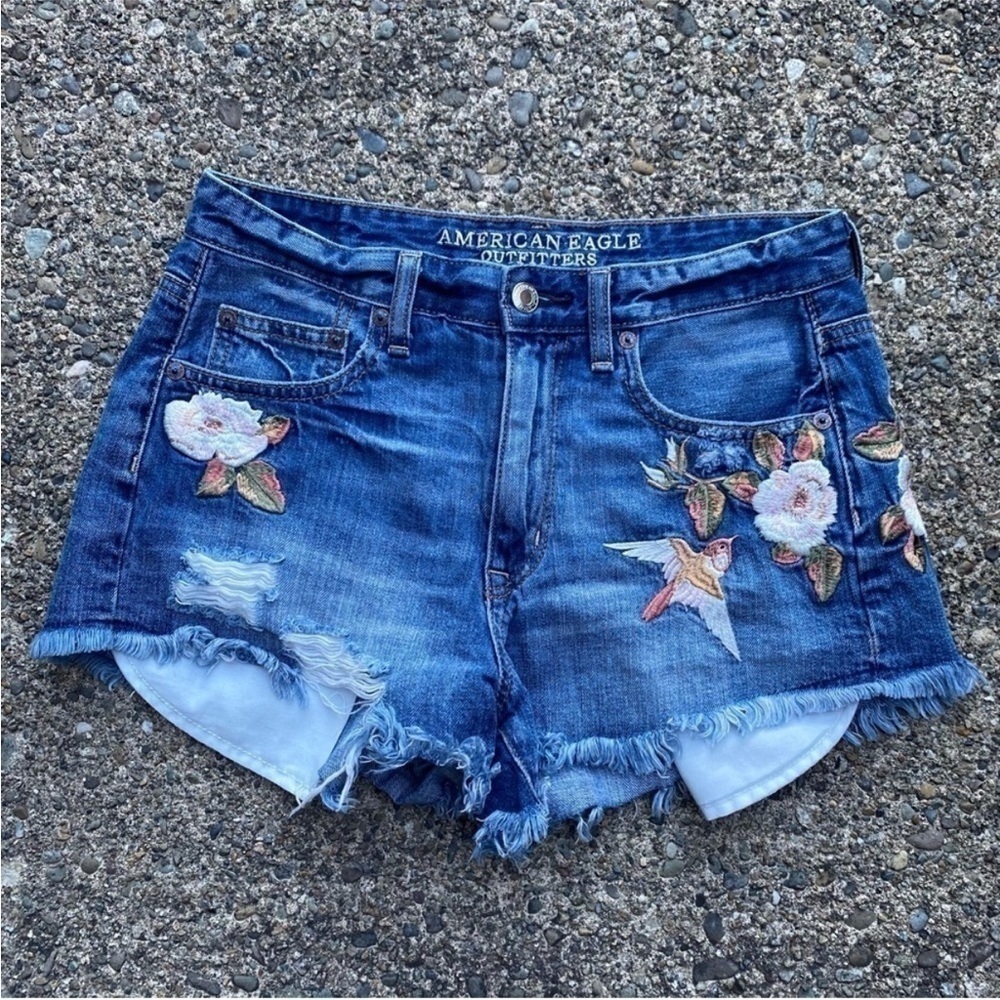 AEO American Eagle Vintage hi rise festival Cut Off
Denim Shorts Embroidered